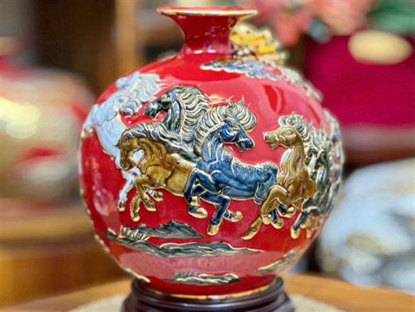 Bình hút tài lộc mã đáo thành công sứ Bát Tràng