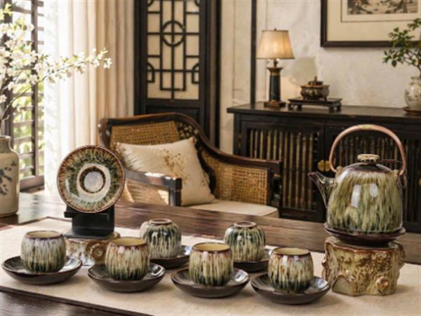 Bộ ấm chén men hoả biên quai đồng