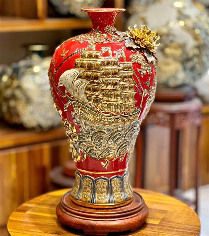 Bảo bình sứ Bát Tràng Thuận buồm xuôi gió