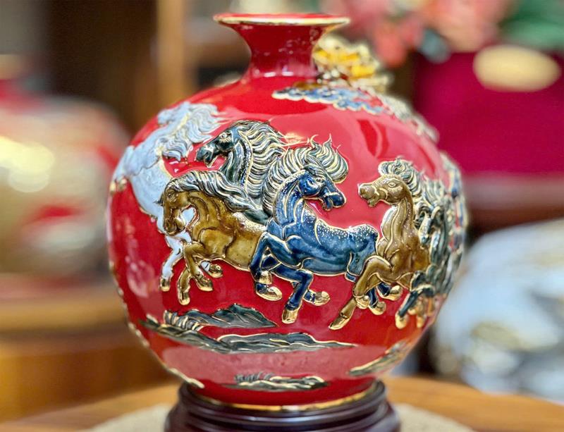 Bình hút tài lộc mã đáo thành công sứ Bát Tràng